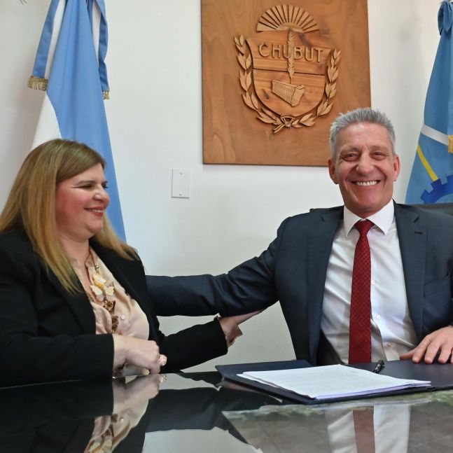 Arcioni se despide del Gobierno con un regalo para el STJ