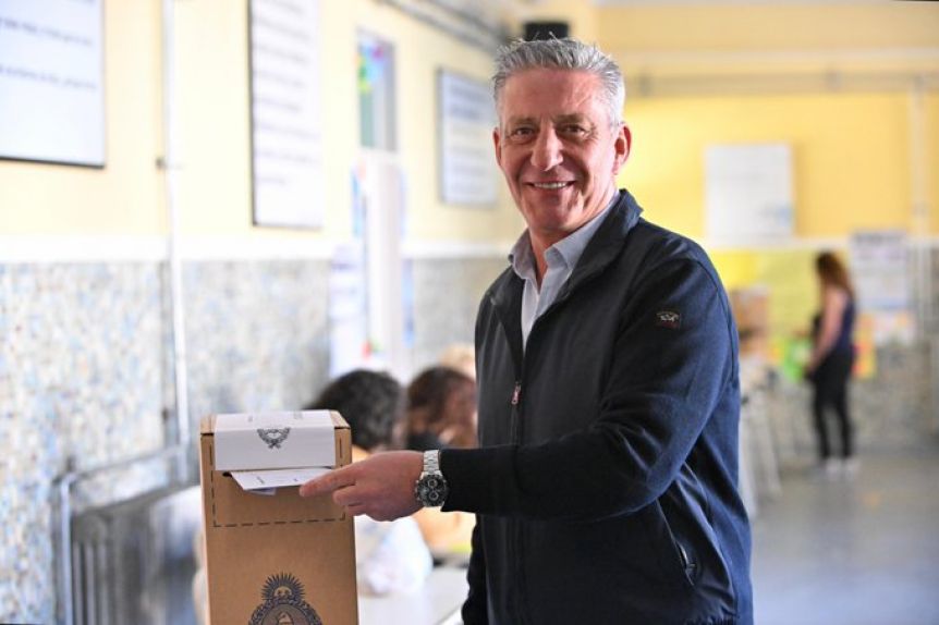 Arcioni votó con un llamado para que “en Chubut demos el ejemplo de concurrencia cívica”