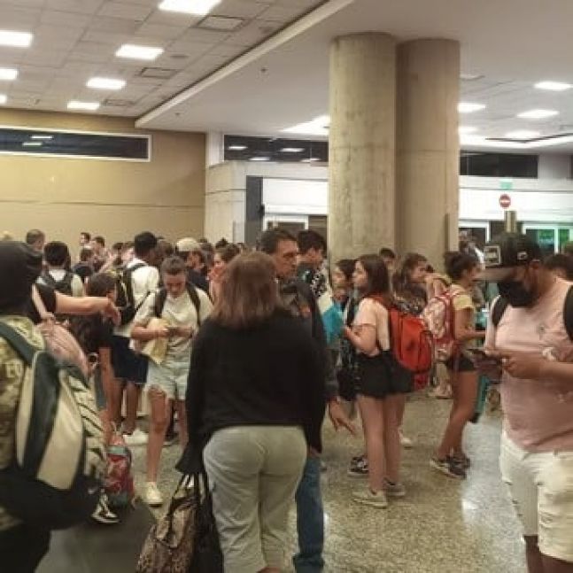Paro en Aeroparque: vuelos cancelados y miles de pasajeros varados