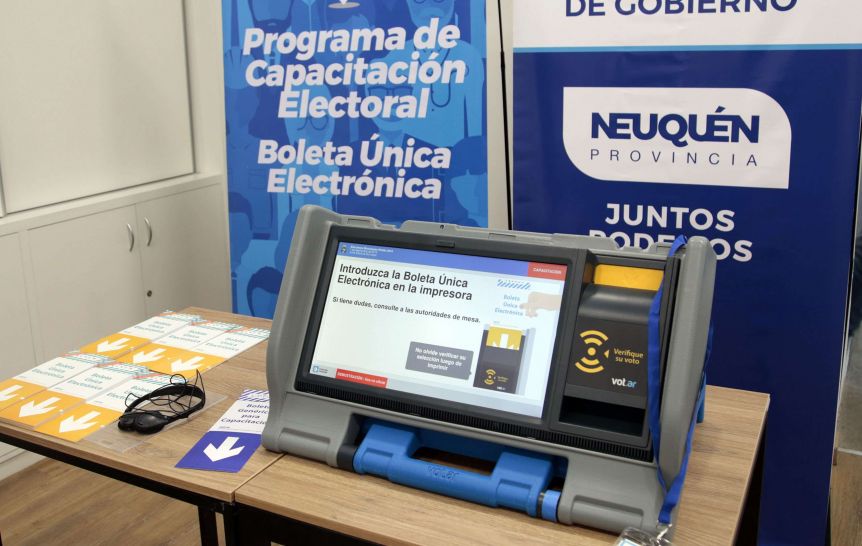 A contramano de la tecnología: dos legisladores provinciales piden eliminar la Boleta Única Electrónica