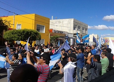 A favor de la marcha de petroleros