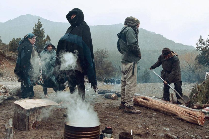 Cuatro funcionarios fueron procesados por cesión de tierras a mapuches en Bariloche
