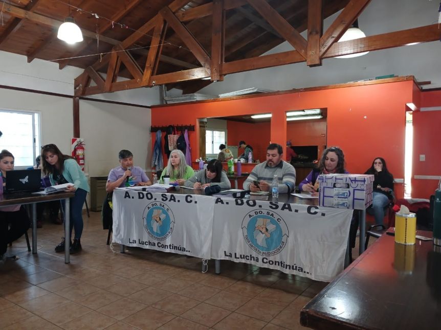 ADOSAC reitero el pedido de diálogo con Vidal y anticipó otro paro para la semana que viene