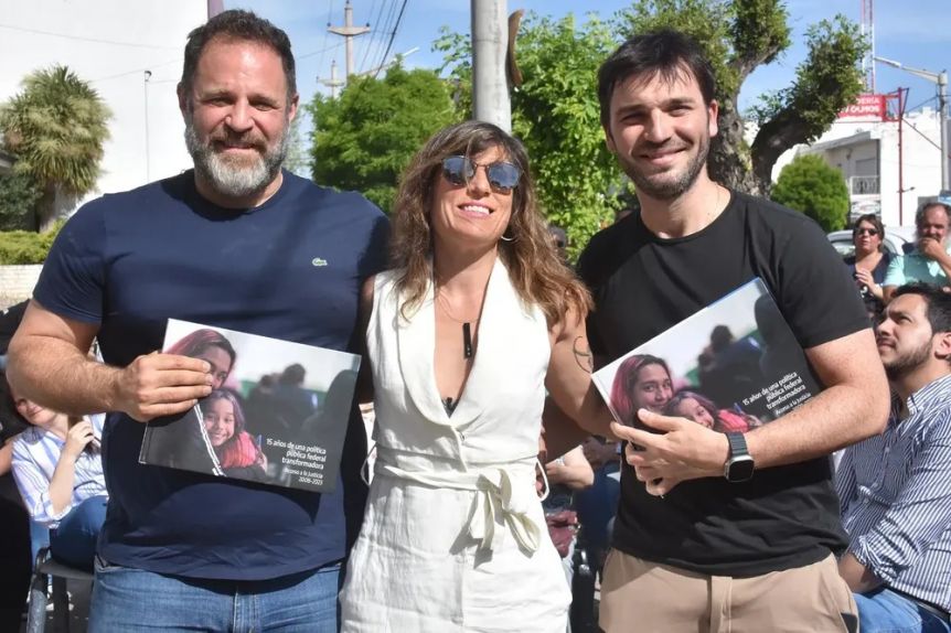 Glinski y Torres dejan de lado las diferencias partidarias y participan un acto en defensa de la democracia