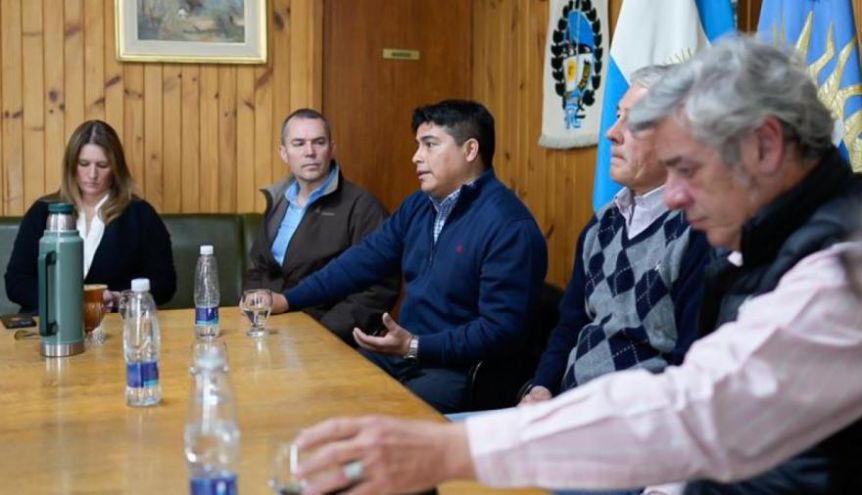 Junto a la cúpula de la Sociedad Rural, Vidal prometió aumentar la productividad de la tierra