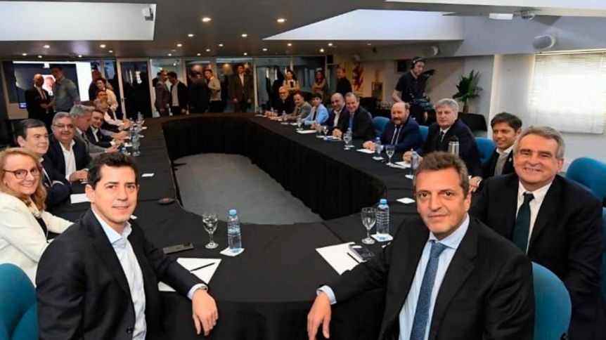 A cuánto llega el desembolso que le daría Massa a los gobernadores para garantizar los aguinaldos
