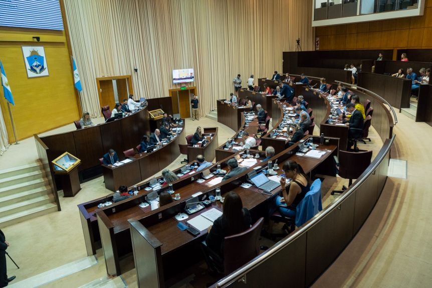 Sesionaron los legisladores neuquinos y aprobaron proyectos claves