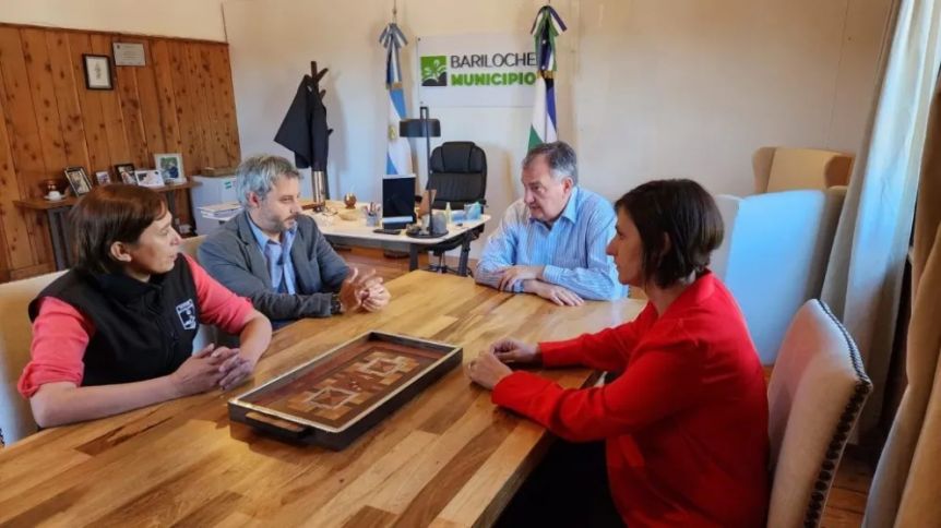 Presionado por los municipales, Genusso anunció que adelantará el medio aguinaldo en Bariloche