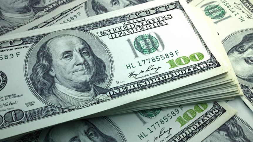 El dólar blue subió un 5% y cerró en $955