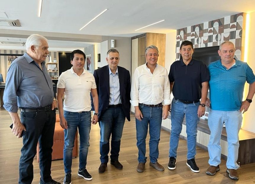 Figueroa afianza vínculos para su gobierno y se reúne con representantes de YPF y petroleros
