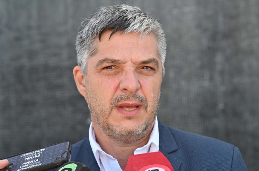 El Gobierno Provincial salió al cruce contra una empresa privada por el atraso del interconectado en Camarones