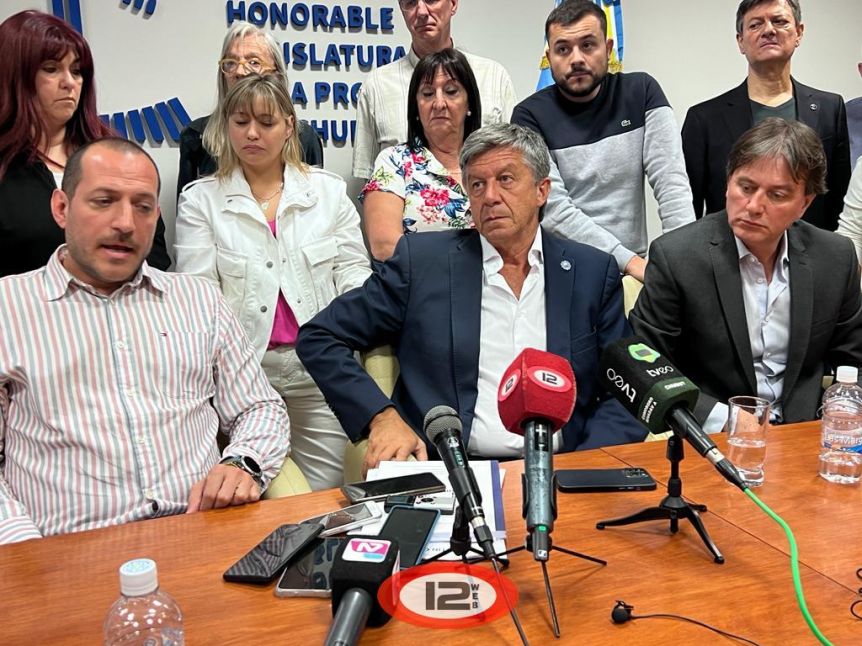 Insólito: se publicó una resolución con recategorizaciones en la Legislatura sin la firma de Menna y se ordenó un sumario