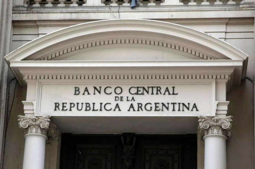 El Gobierno emite letras por 3200 USD para afrontar los pagos de la deuda externa con el FMI
