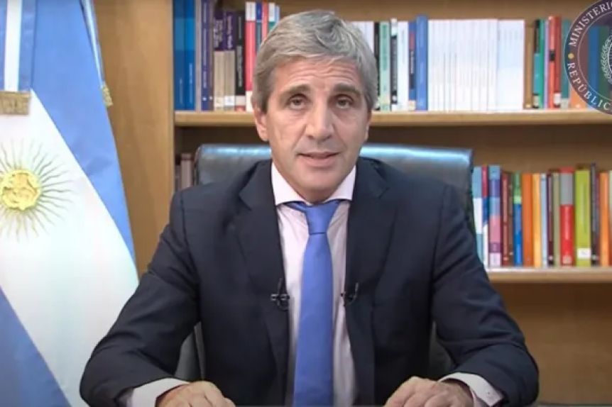 El Gobierno sondea con los bancos un “megacanje” de deuda en pesos