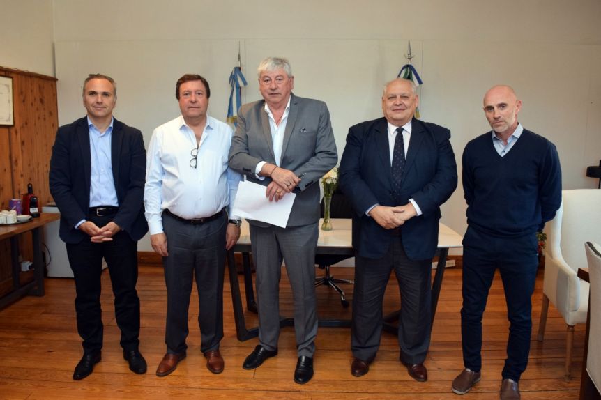 Contrario al “no hay plata”, Provincia pagará los sueldos para el transporte en Bariloche
