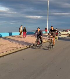 ¡Óyeme, Claudio, llévame en tu bicicleta!