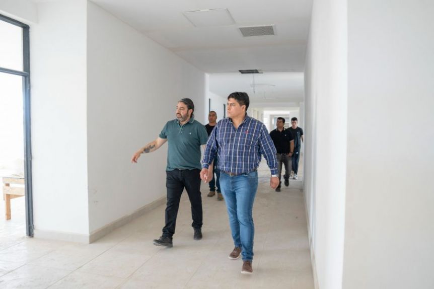 Cobran y no terminan: Vidal denunció más irregularidades en licitaciones de la era K