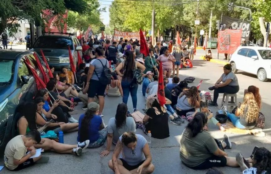 Gastaron en chorizos fondos que eran para capacitaciones