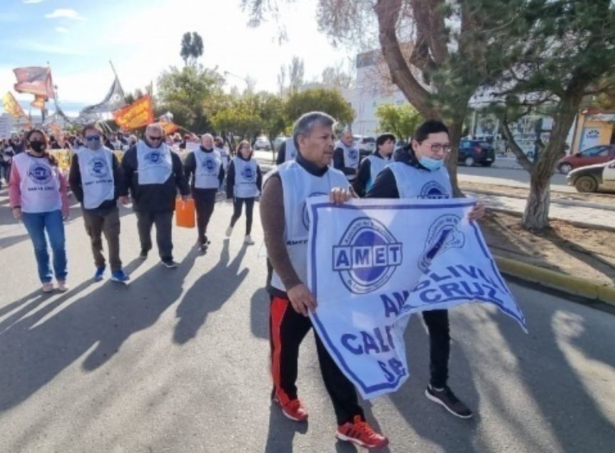 Los gremios AMET y ADOSAC unen fuerzas y piden adelantar paritarias