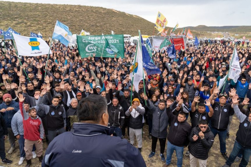 Petroleros preparan el primer paro general del año en defensa de los puestos laborales