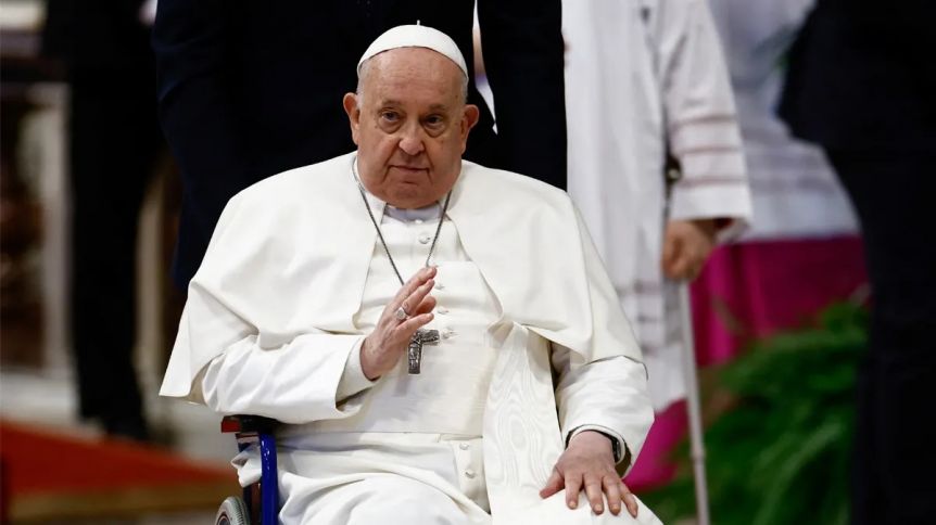 El Papa quedó internado por un cuadro fuerte de gripe