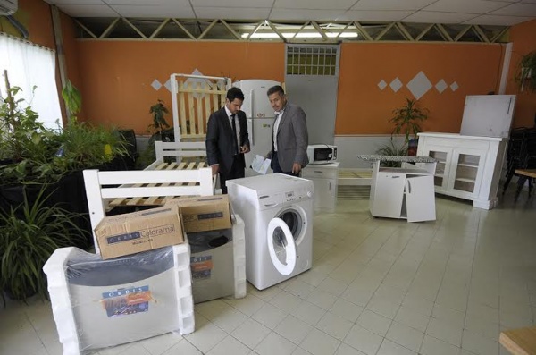 Ex funcionario devolvió muebles