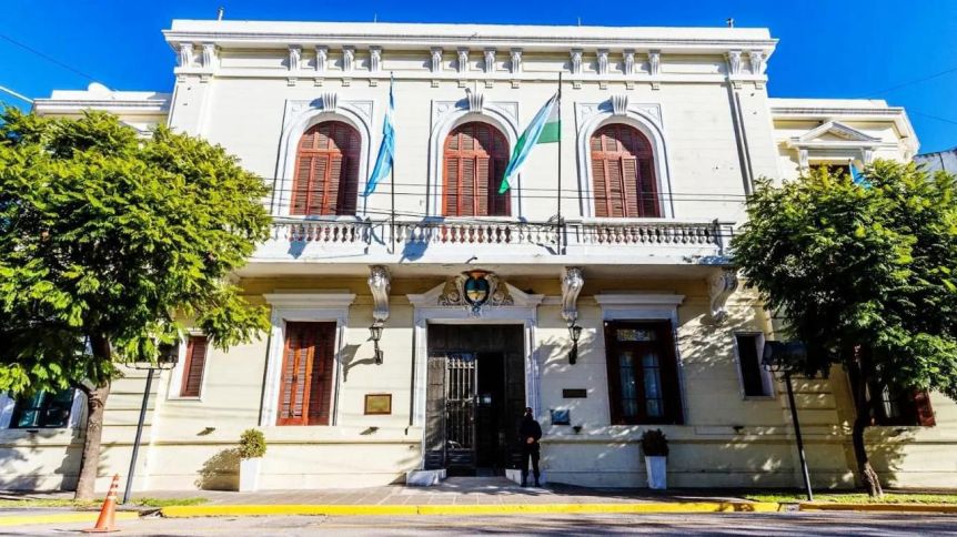 Cayó un 21% la coparticipación y advierten dificultades para cumplir con los compromisos