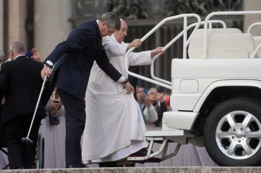 Preocupación por la salud del papa Francisco: no pudo leer su discurso ni subir al papamóvil