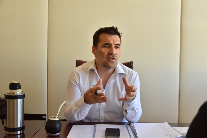 Exsecretario de Energía tildó de