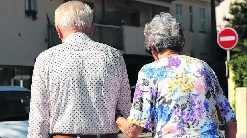 Cuánto cobrarán los jubilados en abril con el aumento por DNU aplicado por el Gobierno