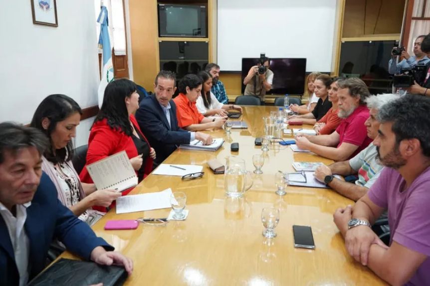 Una nueva estrategia del Gobierno acerca posiciones con ATEN para la vuelta a clases