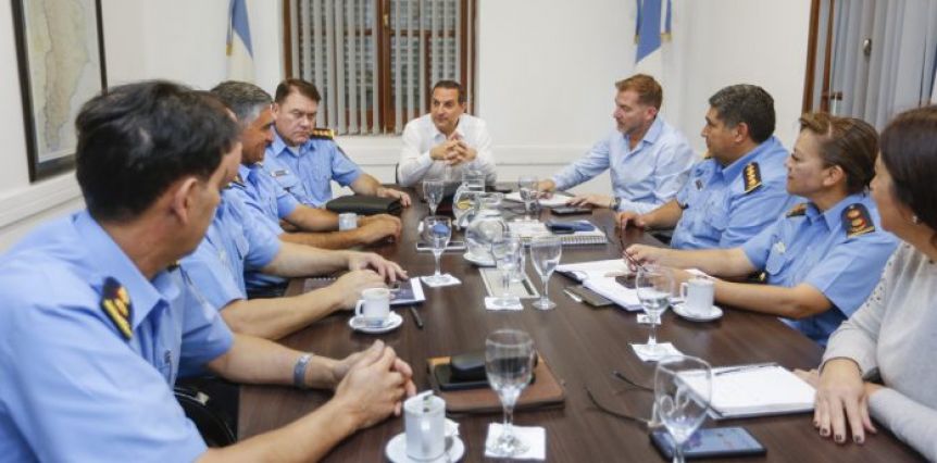 El ministro Nicolini reunió a toda la cúpula policial por el crimen del periodista
