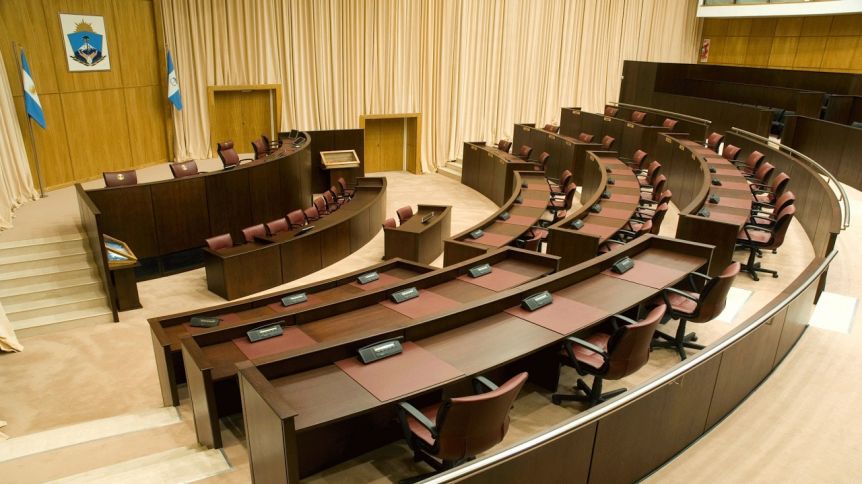 La Legislatura quedó a un paso de aprobarle a Figueroa la financiación para reactivar la obra publica