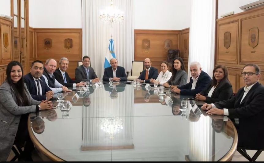 Francos se asegura los votos patagónicos para la Ley Bases y el paquete fiscal