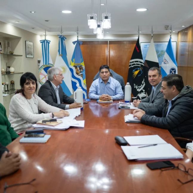 Se siguen cayendo soldados en el Gabinete de Vidal: ahora renunció el secretario de Estado de Salud