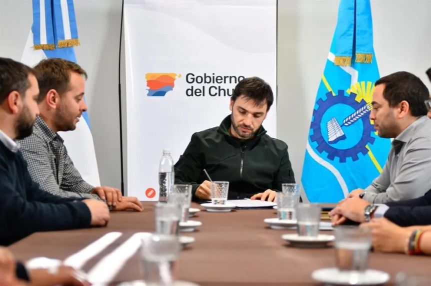 Torres y los intendentes juntaron su reclamo para que Nación realice trabajos en la Ruta 40