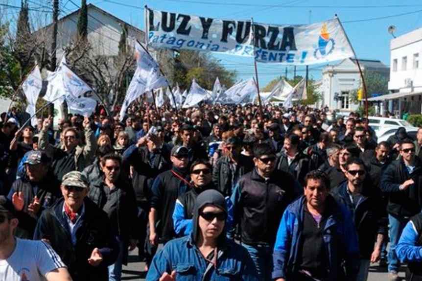 Frente a los recortes del Gobierno nacional, el sindicato de Luz y Fuerza se declaró en estado de alerta